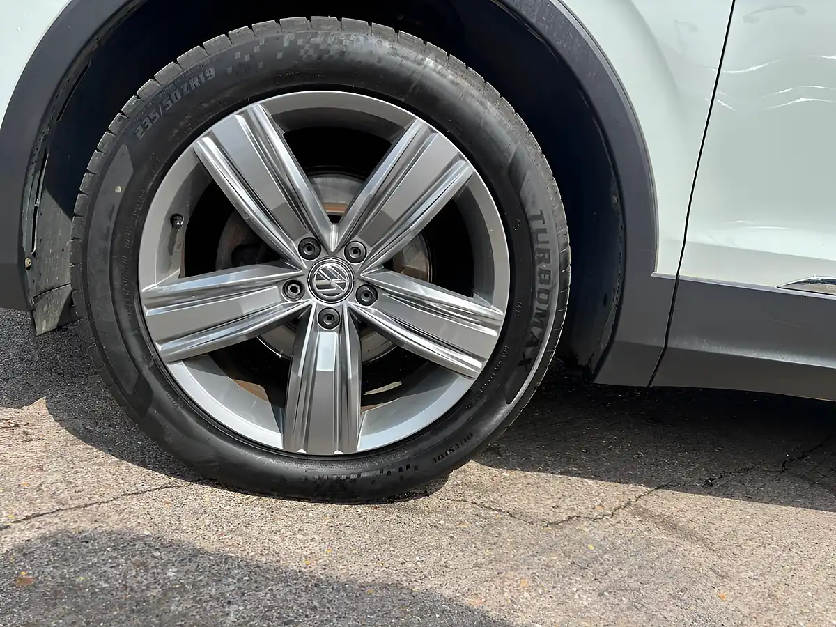 Used 2019 Volkswagen Tiguan Match White - Interior and Exterior details 6