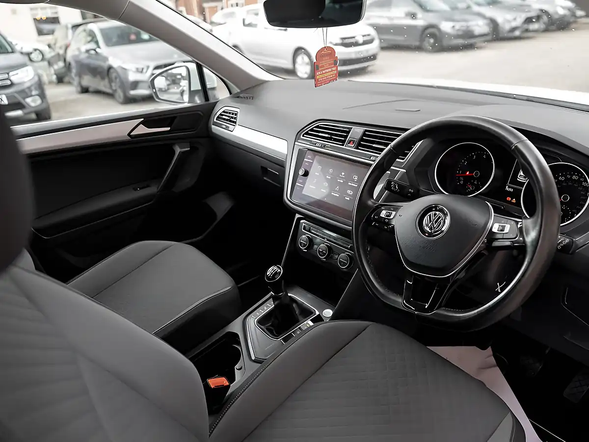Used 2019 Volkswagen Tiguan Match White - Interior and Exterior details 2