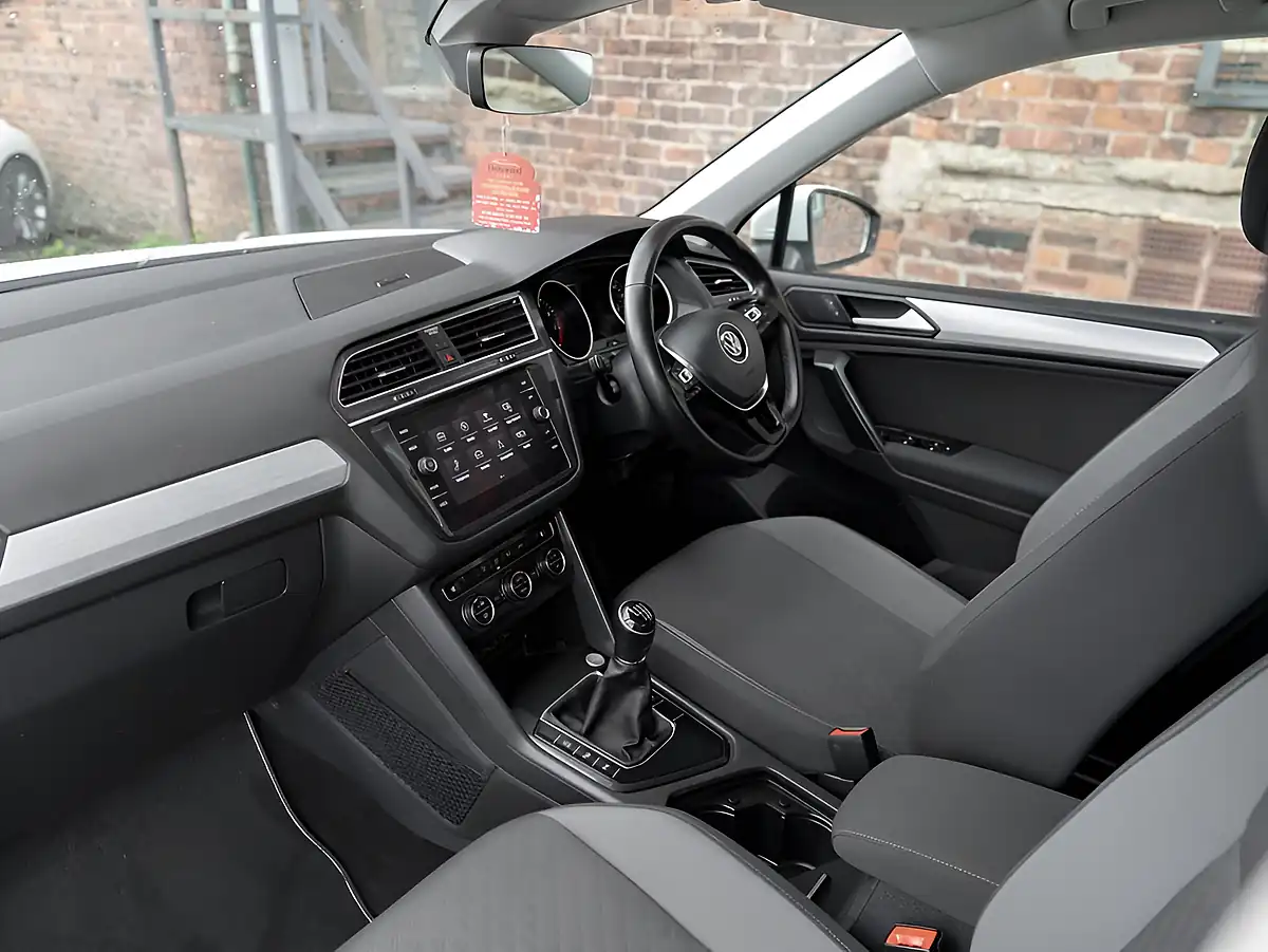 Used 2019 Volkswagen Tiguan Match White - Interior and Exterior details 4