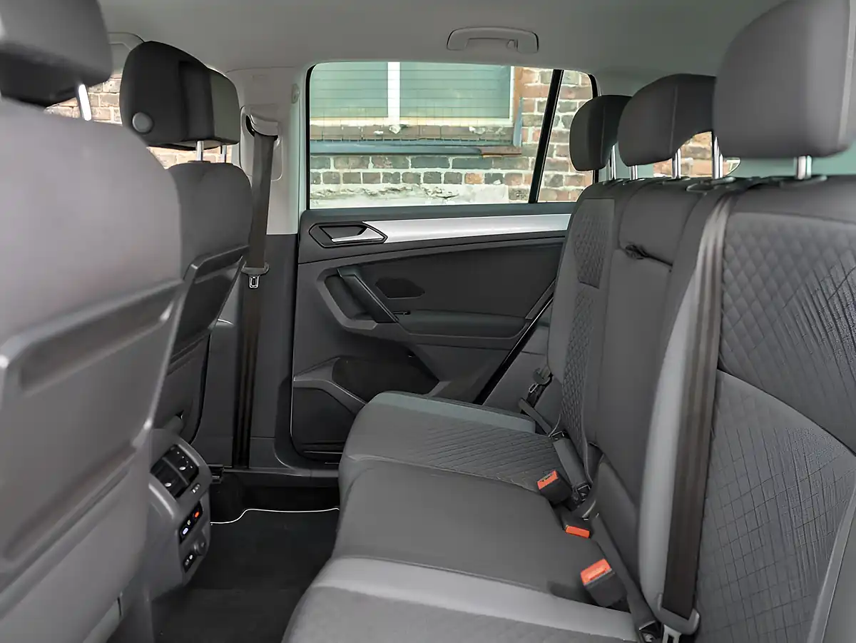 Used 2019 Volkswagen Tiguan Match White - Interior and Exterior details 6