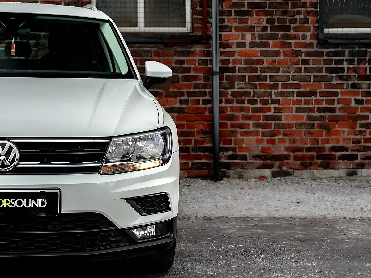 Used 2019 Volkswagen Tiguan Match White - Interior and Exterior details 9