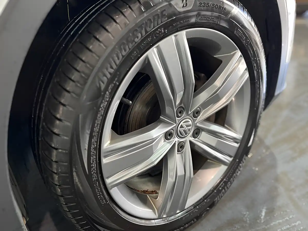 Used 2019 Volkswagen Tiguan Match White - Interior and Exterior details 10