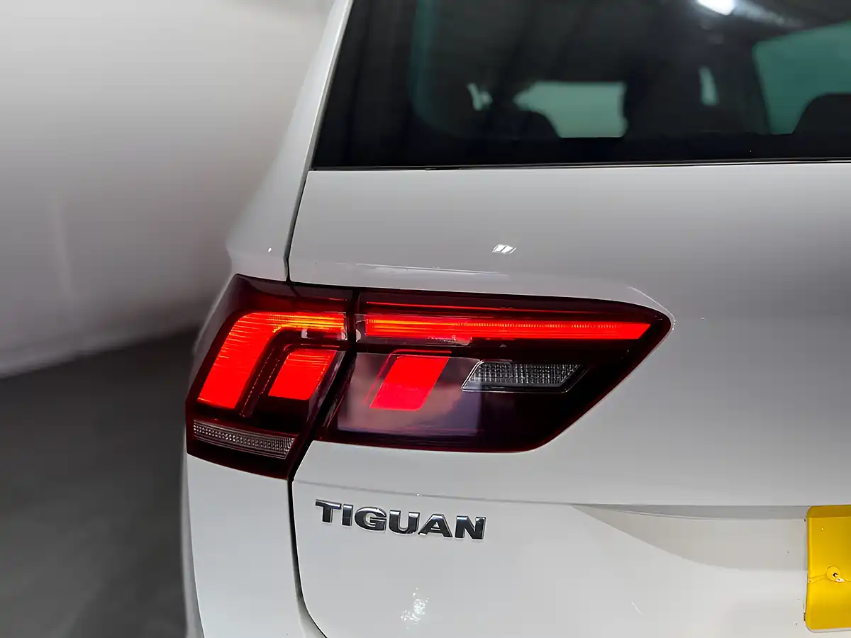 Used 2019 Volkswagen Tiguan Match White - Interior and Exterior details 12