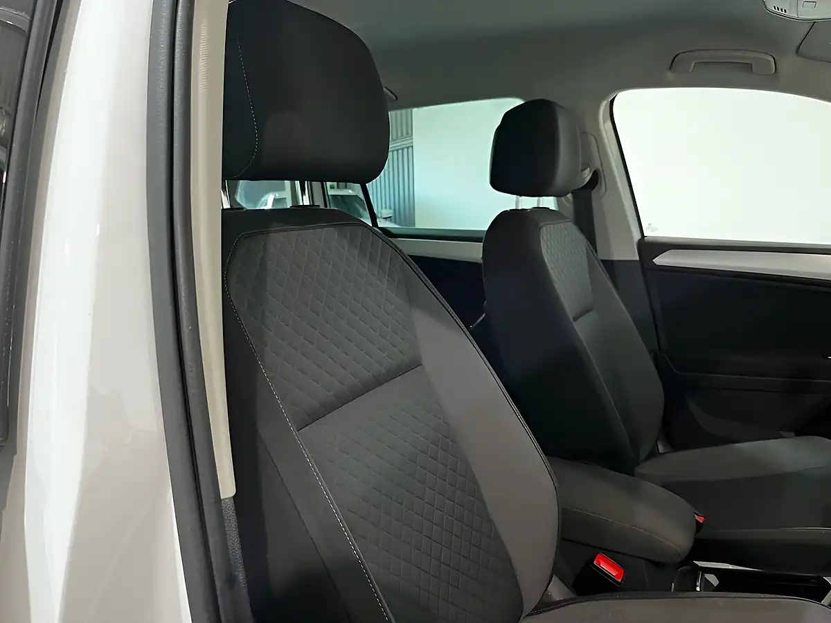 Used 2019 Volkswagen Tiguan Match White - Interior and Exterior details 17