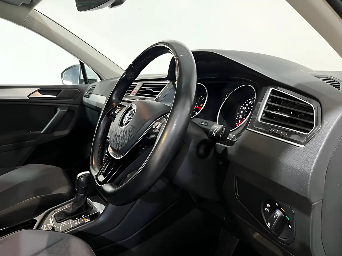 Used 2019 Volkswagen Tiguan Match White - Interior and Exterior details 18