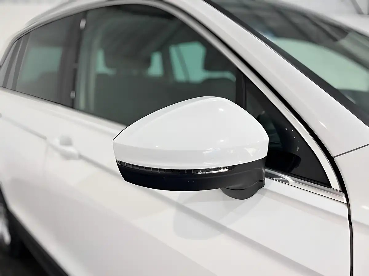 Used 2019 Volkswagen Tiguan Match White - Interior and Exterior details 7