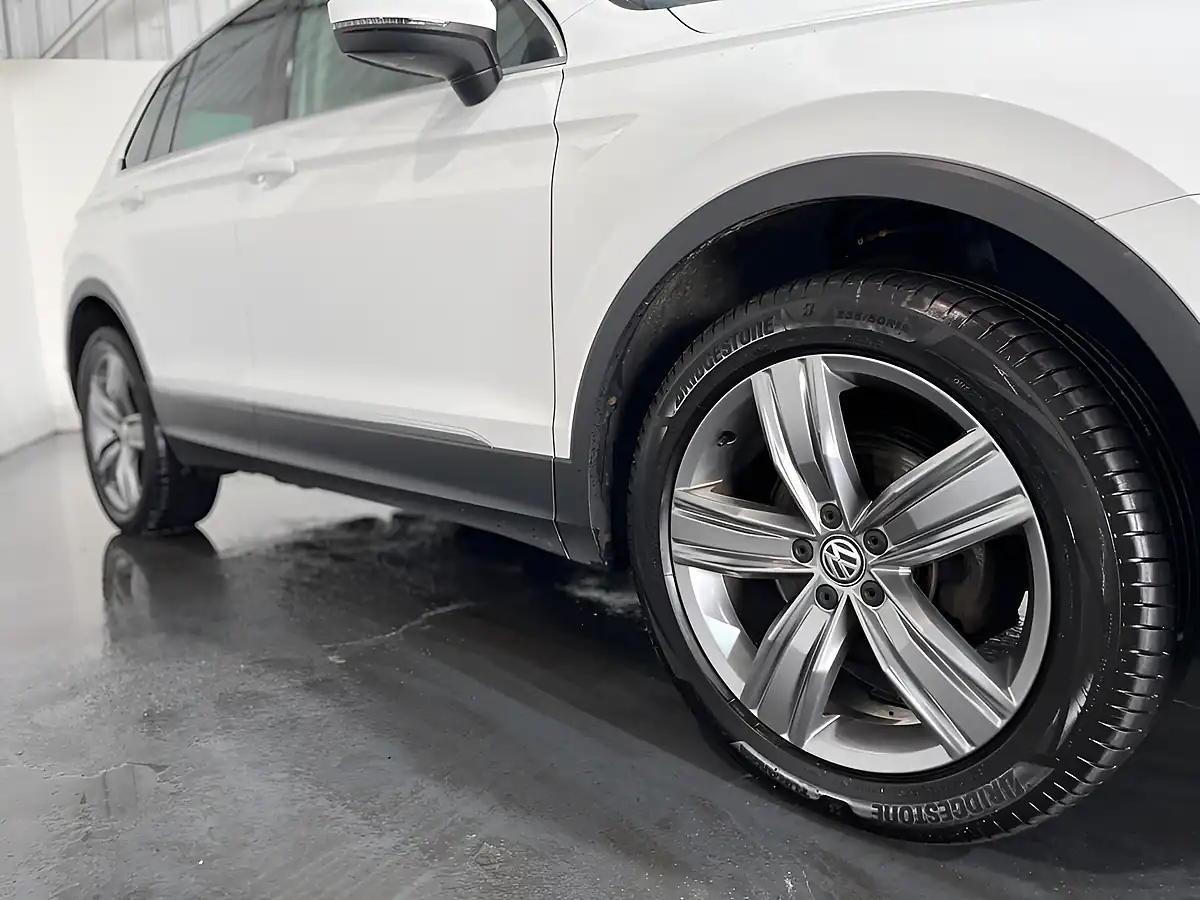Used 2019 Volkswagen Tiguan Match White - Interior and Exterior details 8