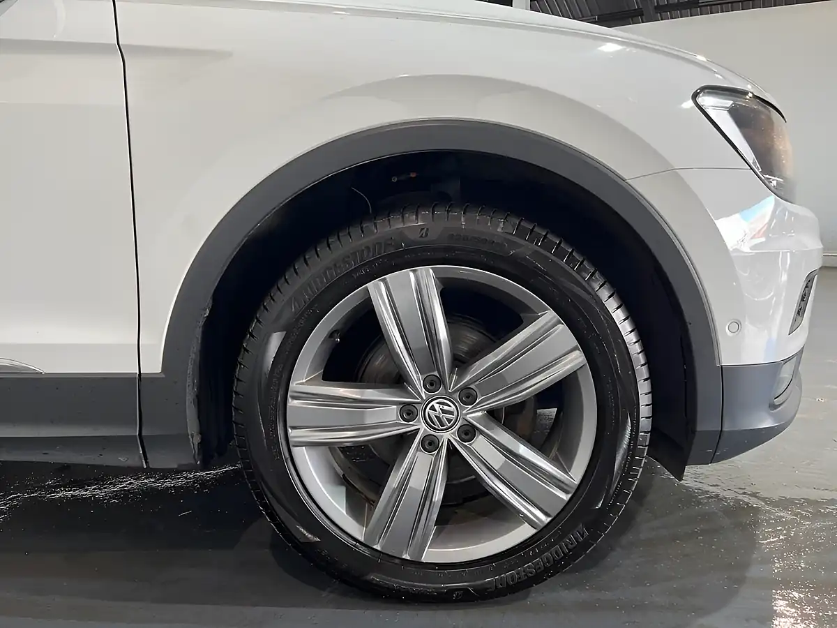 Used 2019 Volkswagen Tiguan Match White - Interior and Exterior details 9