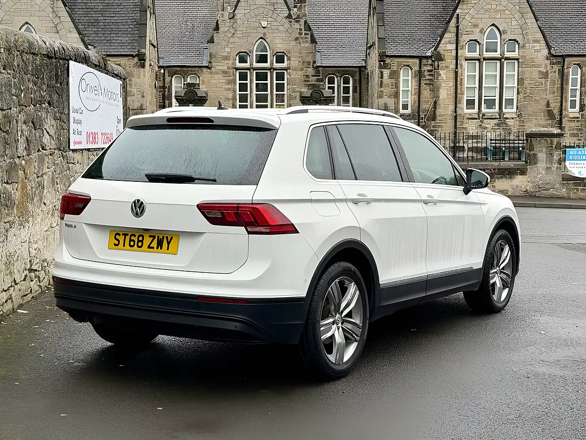 Used 2019 Volkswagen Tiguan Match White - Interior and Exterior details 10