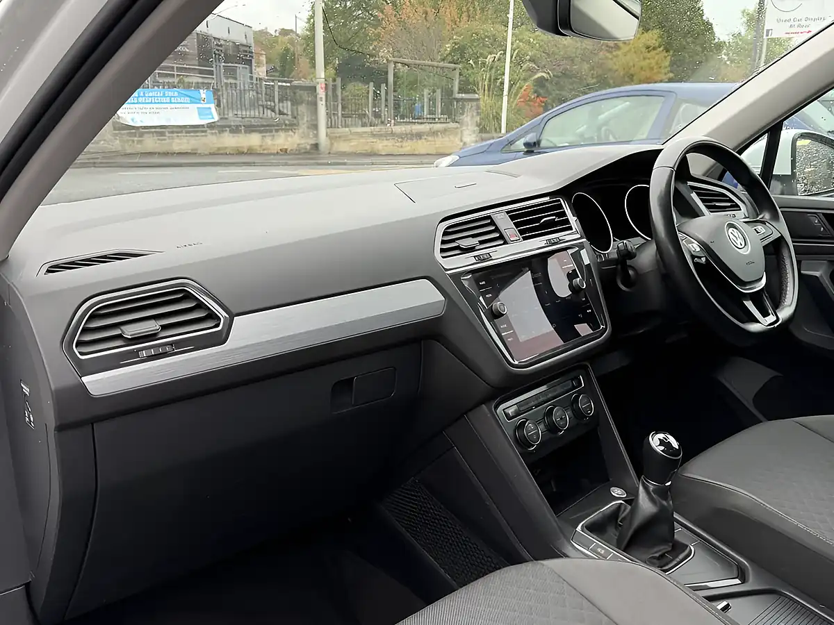 Used 2019 Volkswagen Tiguan Match White - Interior and Exterior details 14