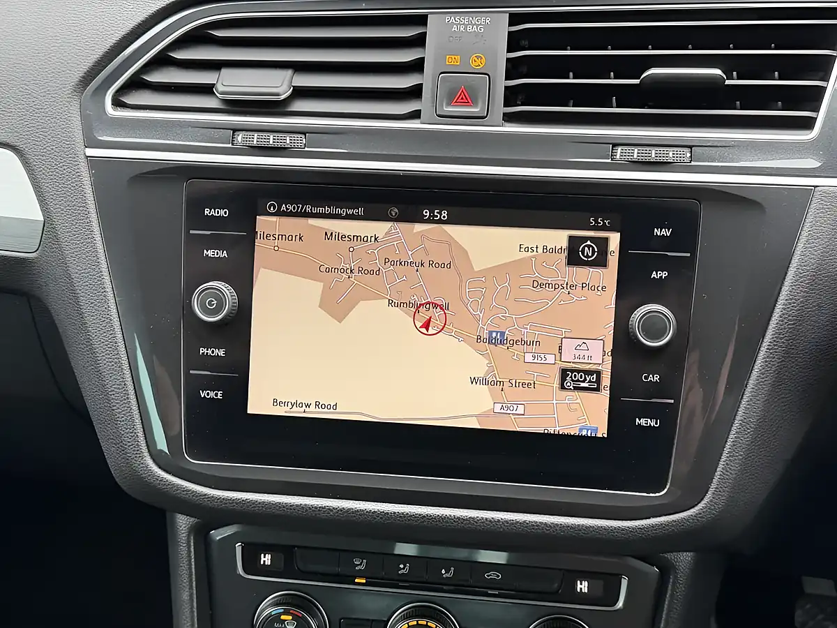 Used 2019 Volkswagen Tiguan Match White - Interior and Exterior details 7
