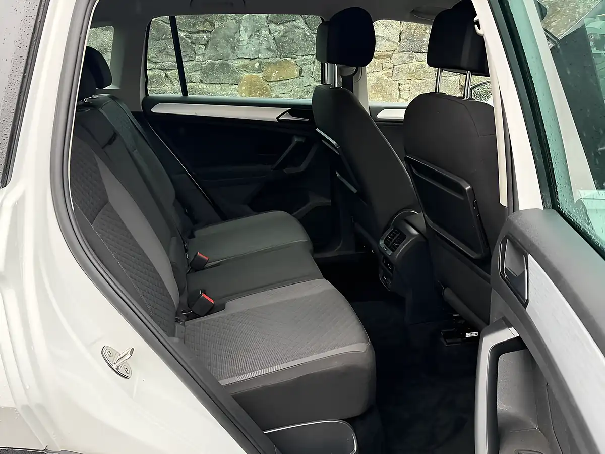 Used 2019 Volkswagen Tiguan Match White - Interior and Exterior details 8