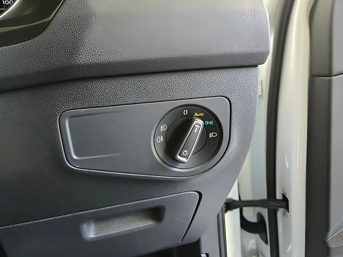 Used 2019 Volkswagen Tiguan Match White - Interior and Exterior details 10