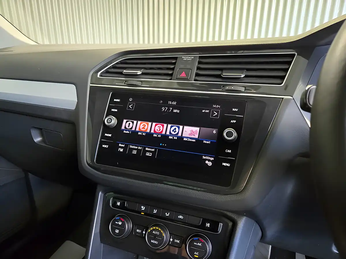 Used 2019 Volkswagen Tiguan Match White - Interior and Exterior details 11