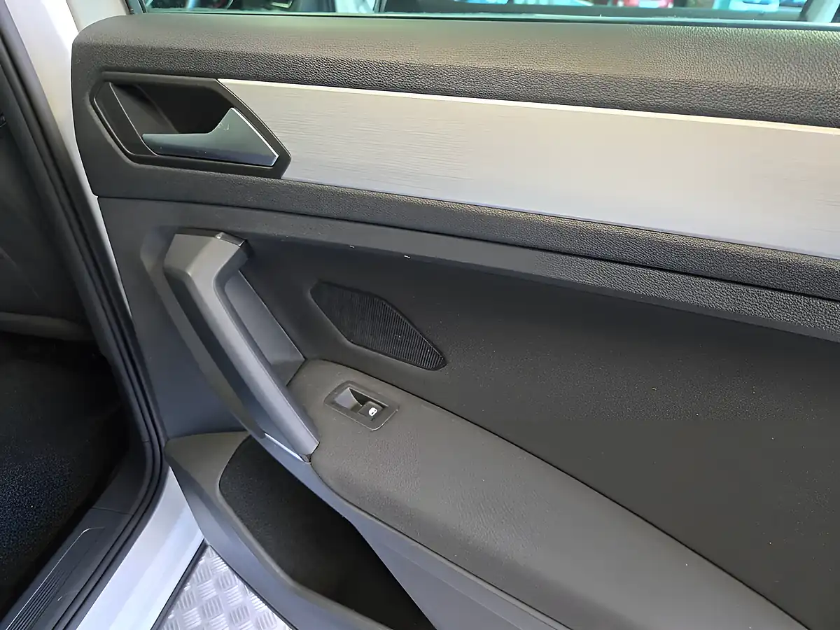 Used 2019 Volkswagen Tiguan Match White - Interior and Exterior details 15