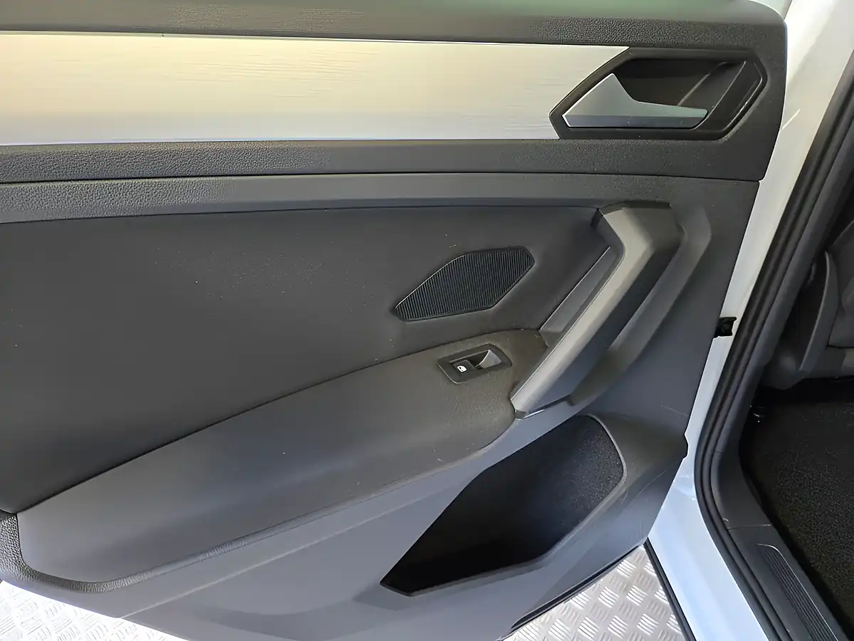 Used 2019 Volkswagen Tiguan Match White - Interior and Exterior details 18