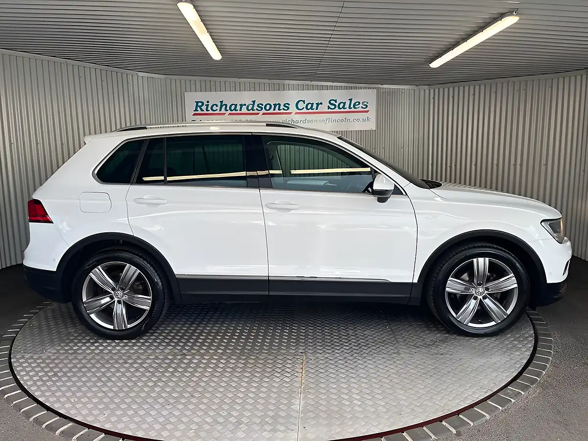 Used 2019 Volkswagen Tiguan Match White - Interior and Exterior details 2
