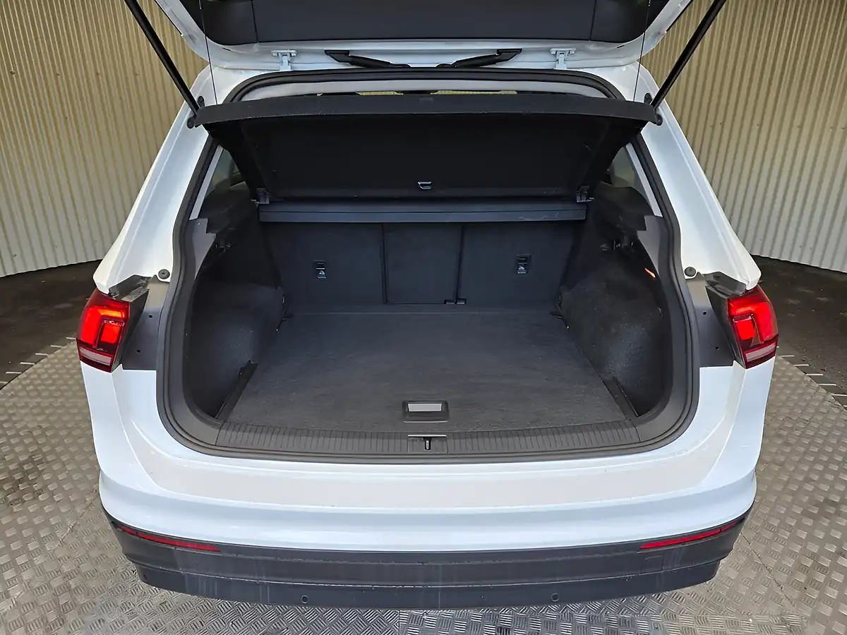 Used 2019 Volkswagen Tiguan Match White - Interior and Exterior details 5