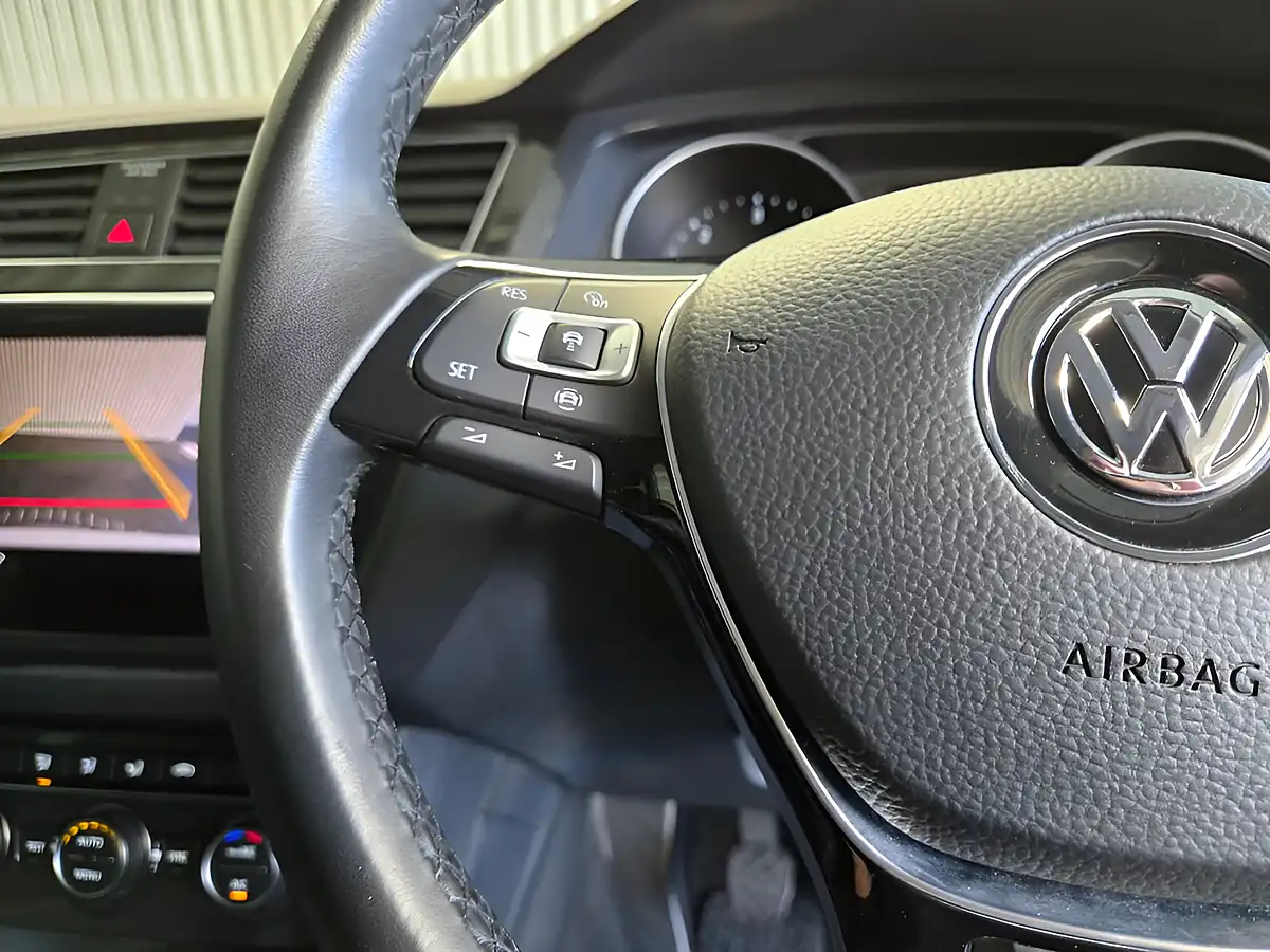 Used 2019 Volkswagen Tiguan Match White - Interior and Exterior details 9