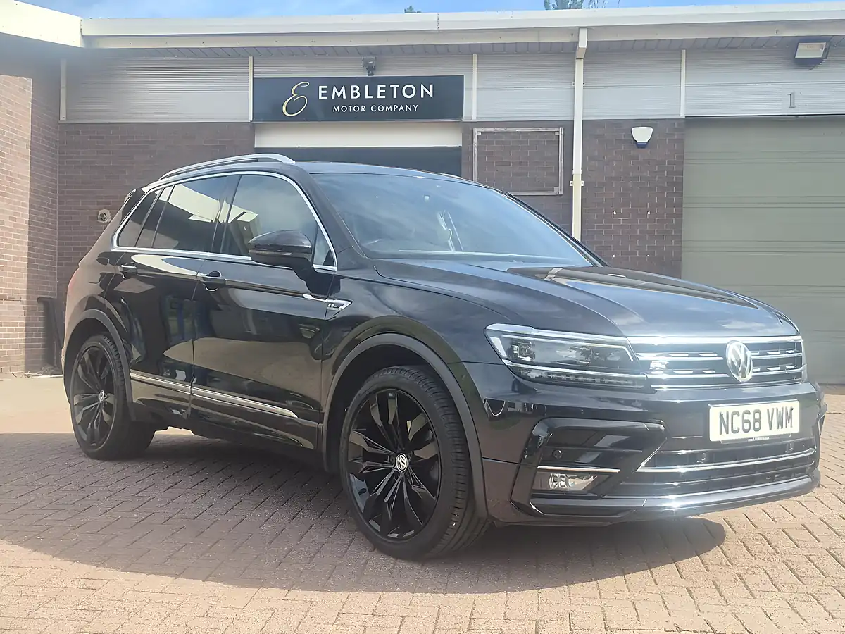 Used 2019 Volkswagen Tiguan R-Line Black - Front View