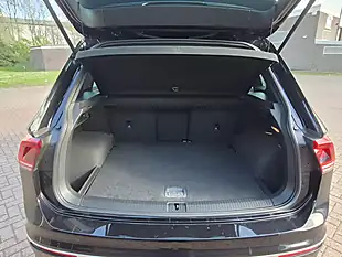 Used 2019 Volkswagen Tiguan R-Line Black - Interior and Exterior details 9