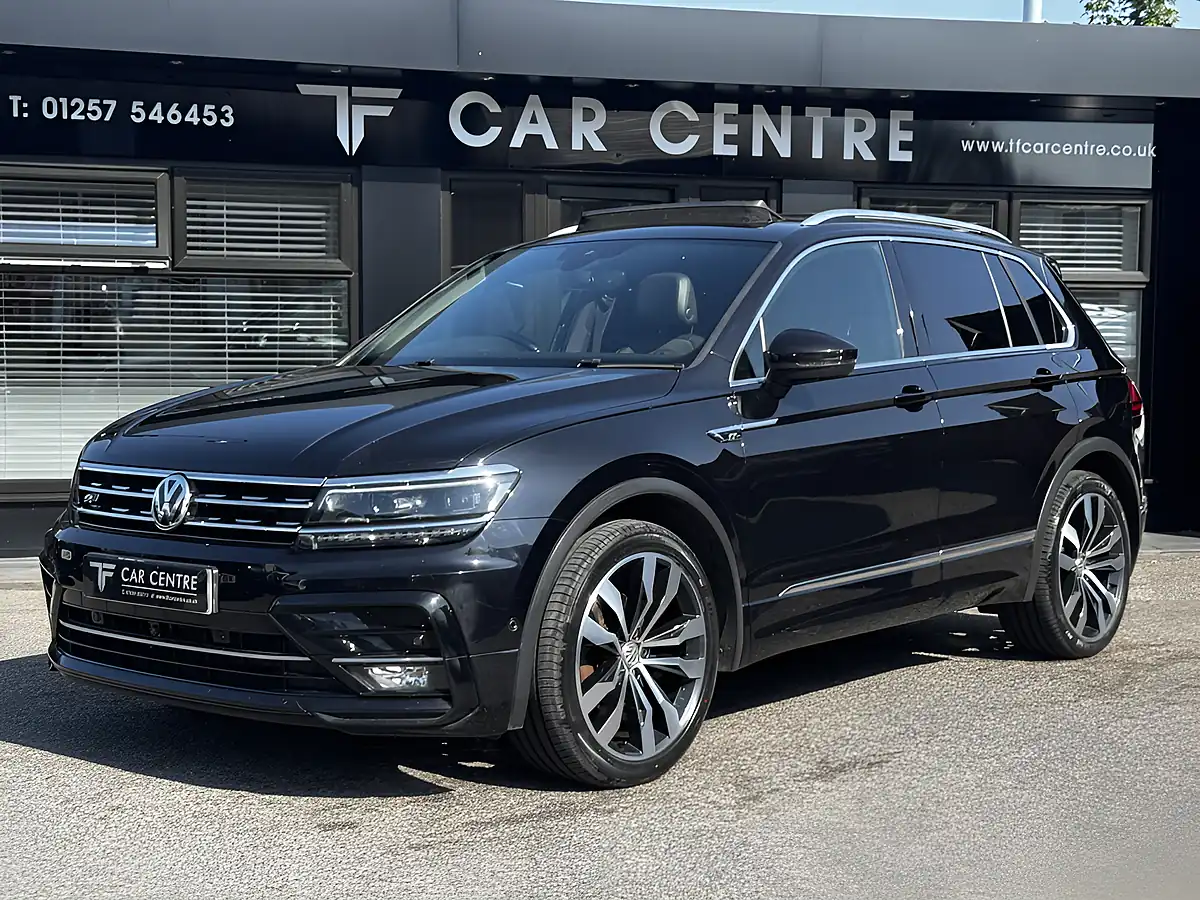 Used 2019 Volkswagen Tiguan R-Line Black - Front View