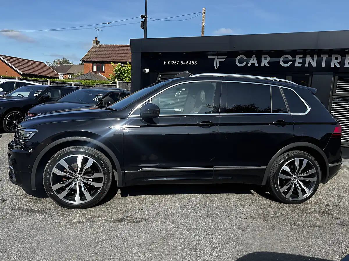 Used 2019 Volkswagen Tiguan R-Line Black - Interior and Exterior details 4