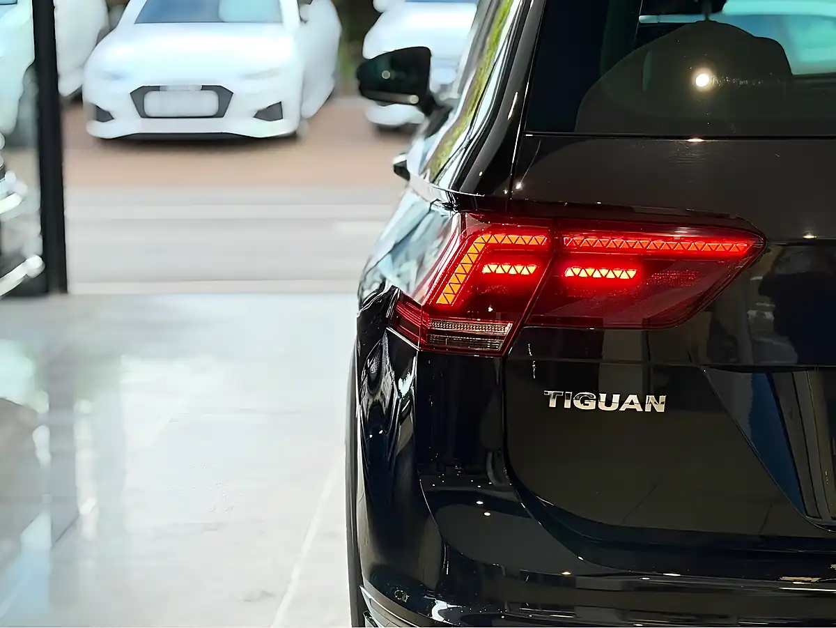 Used 2019 Volkswagen Tiguan R-Line Black - Interior and Exterior details 7