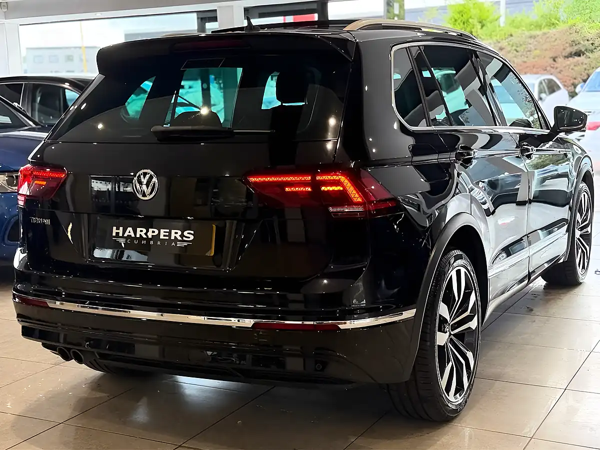 Used 2019 Volkswagen Tiguan R-Line Black - Interior and Exterior details 9