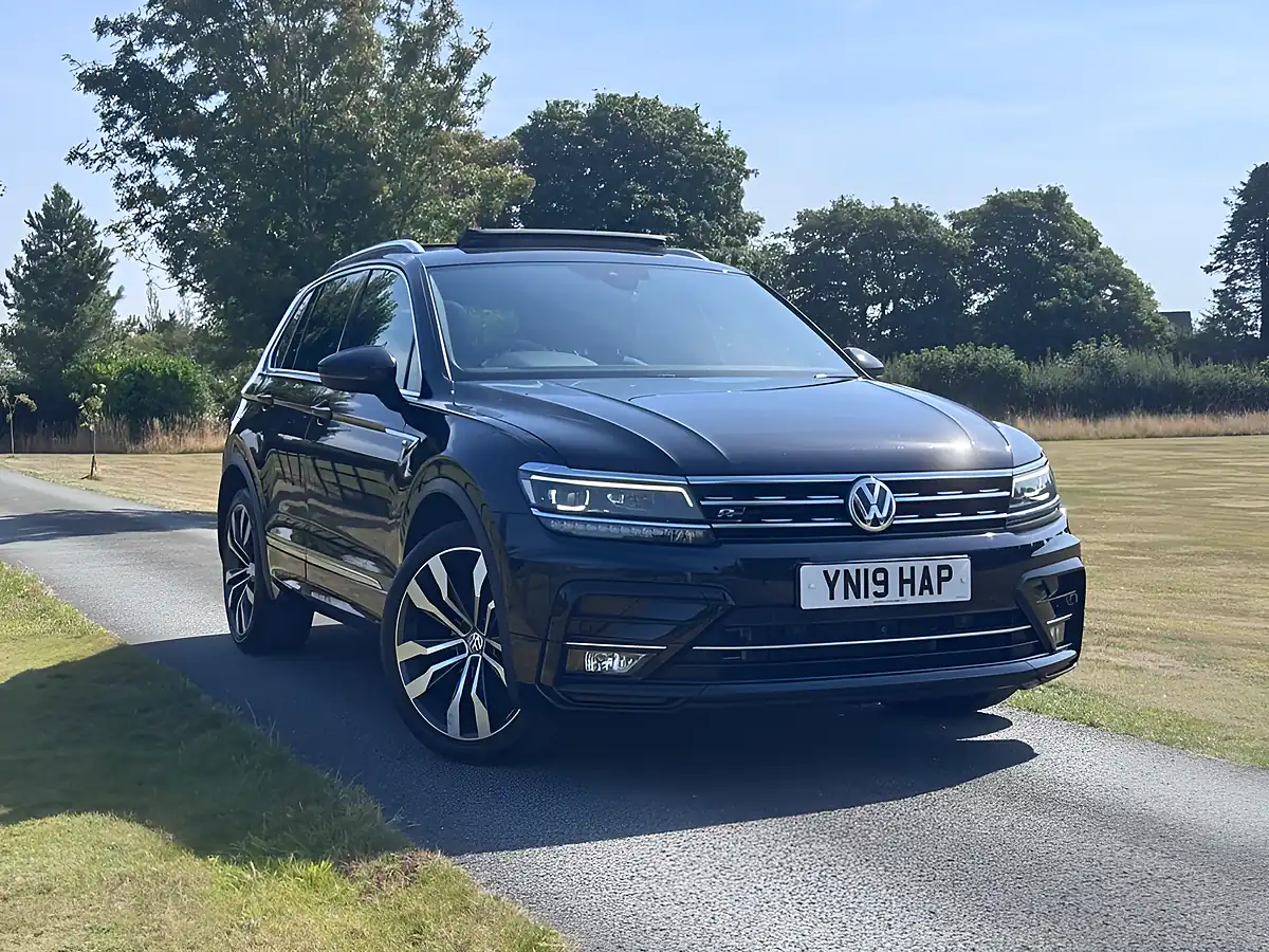 Used 2019 Volkswagen Tiguan R-Line Black - Front View