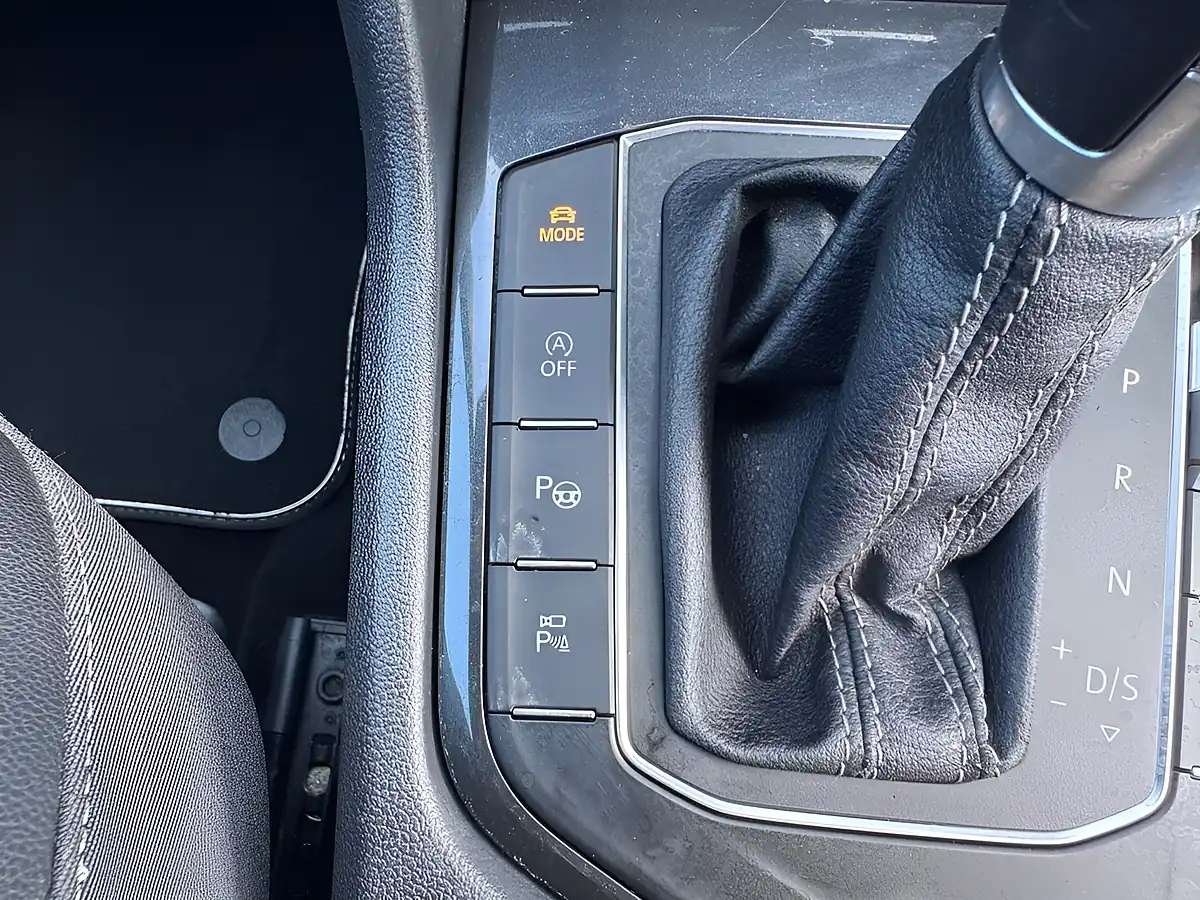 Used 2019 Volkswagen Tiguan R-Line Black - Interior and Exterior details 18