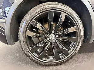 Used 2019 Volkswagen Tiguan R-Line Deep Black - Interior and Exterior details 17