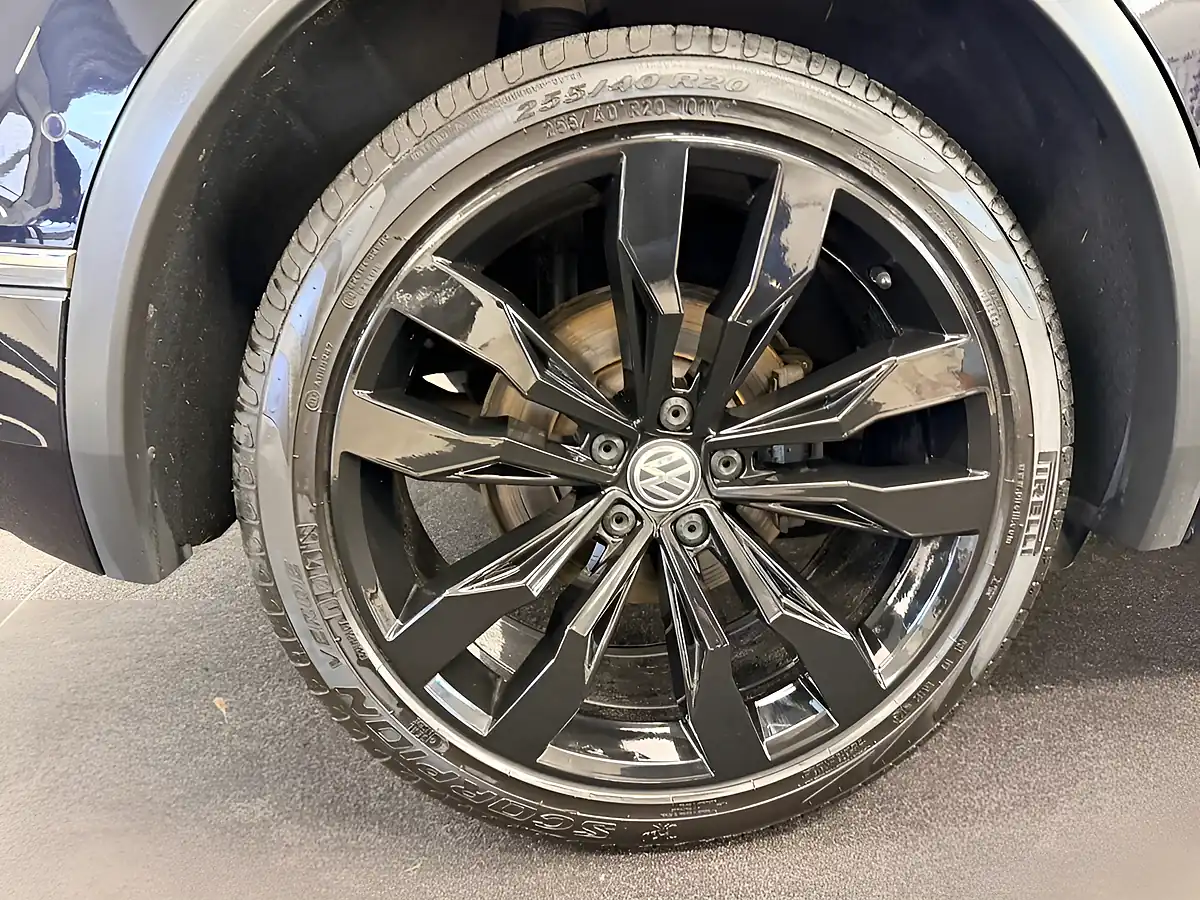 Used 2019 Volkswagen Tiguan R-Line Deep Black - Interior and Exterior details 17