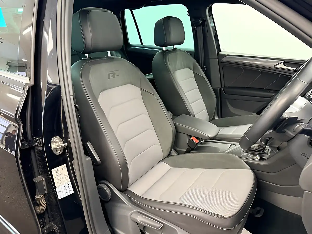 Used 2019 Volkswagen Tiguan R-Line Deep Black - Interior and Exterior details 4