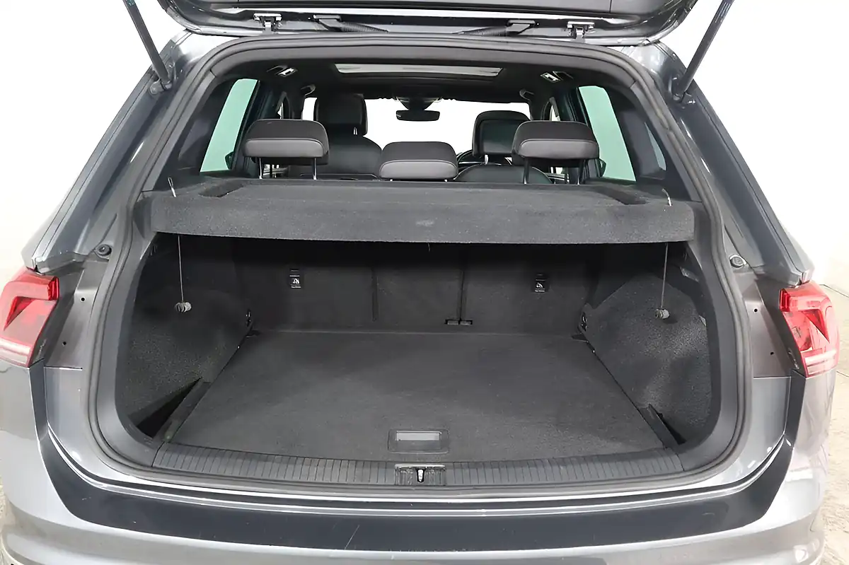Used 2019 Volkswagen Tiguan R-Line Grey - Interior and Exterior details 9