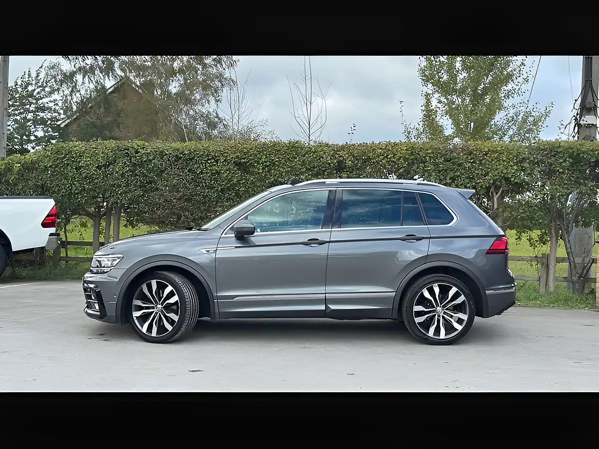 Used 2019 Volkswagen Tiguan R-Line Grey - Interior and Exterior details 6