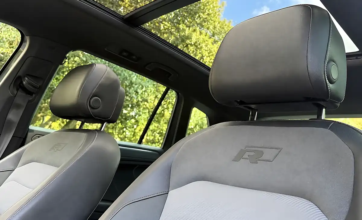 Used 2019 Volkswagen Tiguan R-Line Indium Grey - Interior and Exterior details 12