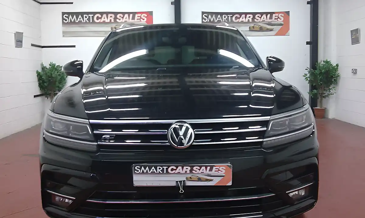Used 2019 Volkswagen Tiguan R Line Metallic Black - Interior and Exterior details 4
