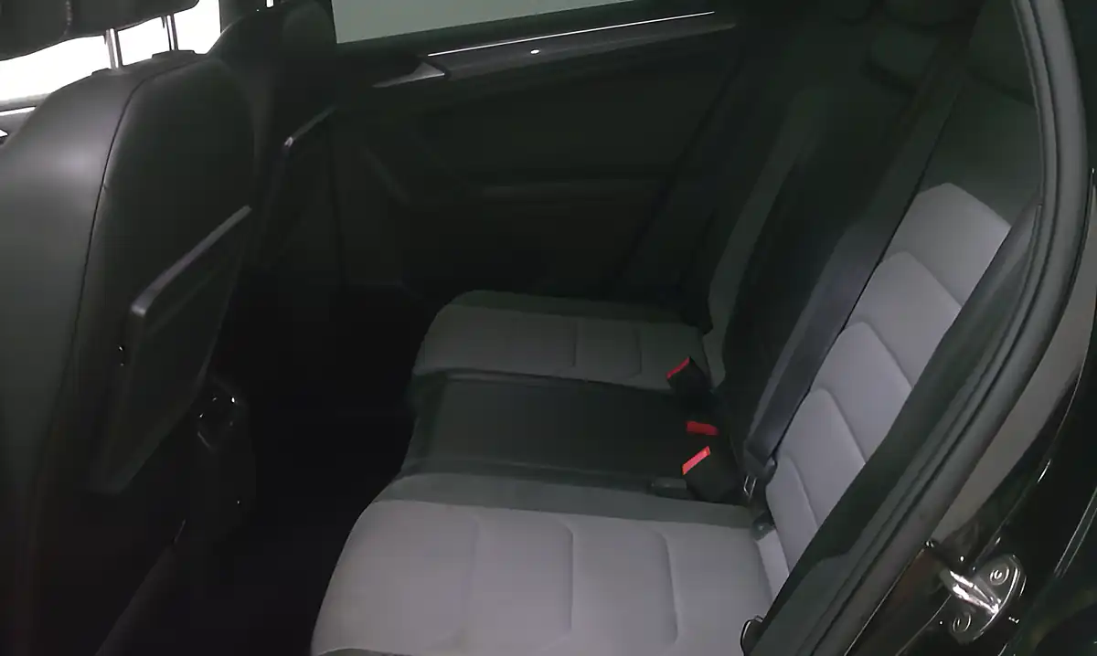 Used 2019 Volkswagen Tiguan R Line Metallic Black - Interior and Exterior details 10