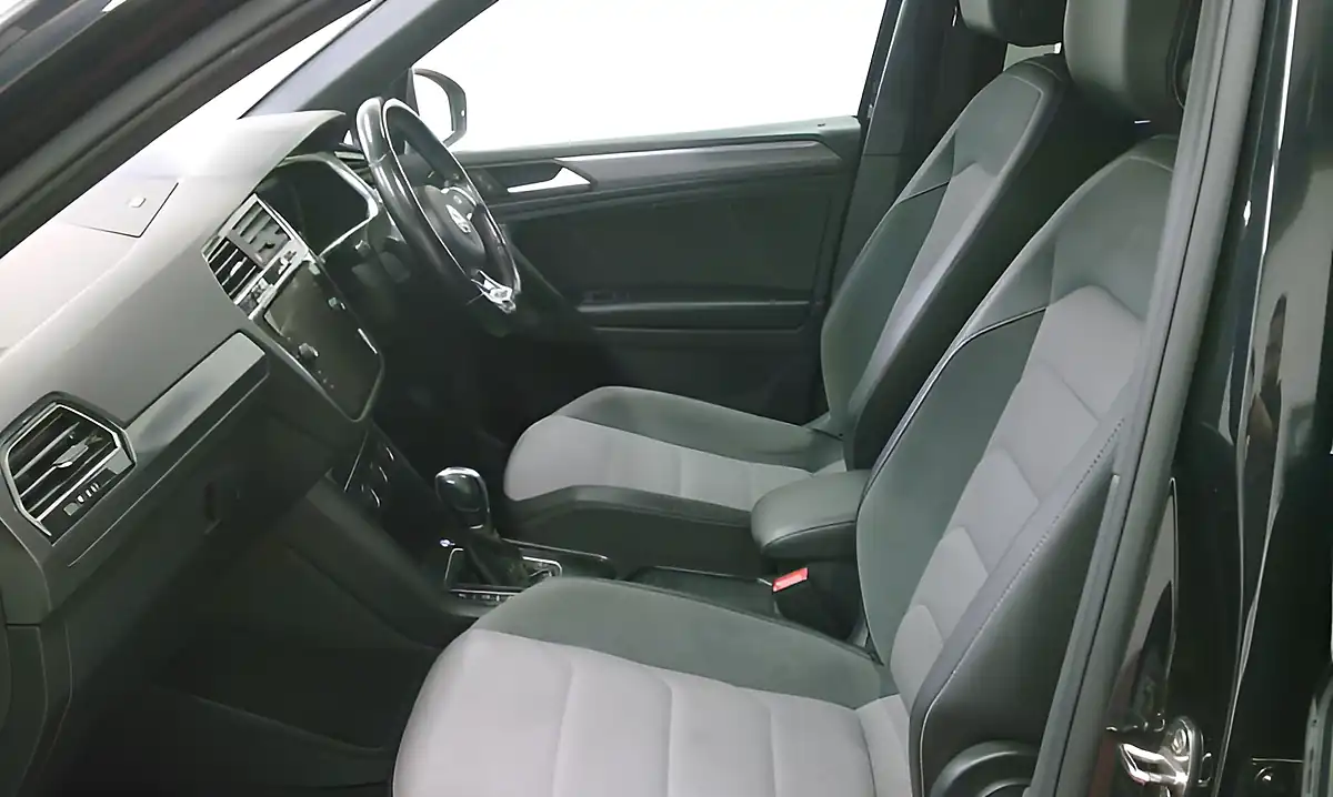 Used 2019 Volkswagen Tiguan R Line Metallic Black - Interior and Exterior details 11