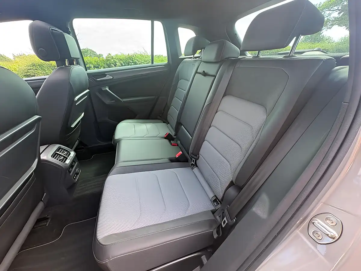 Used 2019 Volkswagen Tiguan R-Line Silver - Interior and Exterior details 16