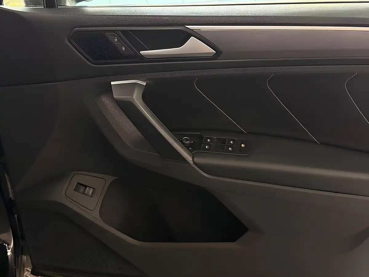 Used 2019 Volkswagen Tiguan R-Line Tech Black - Interior and Exterior details 11