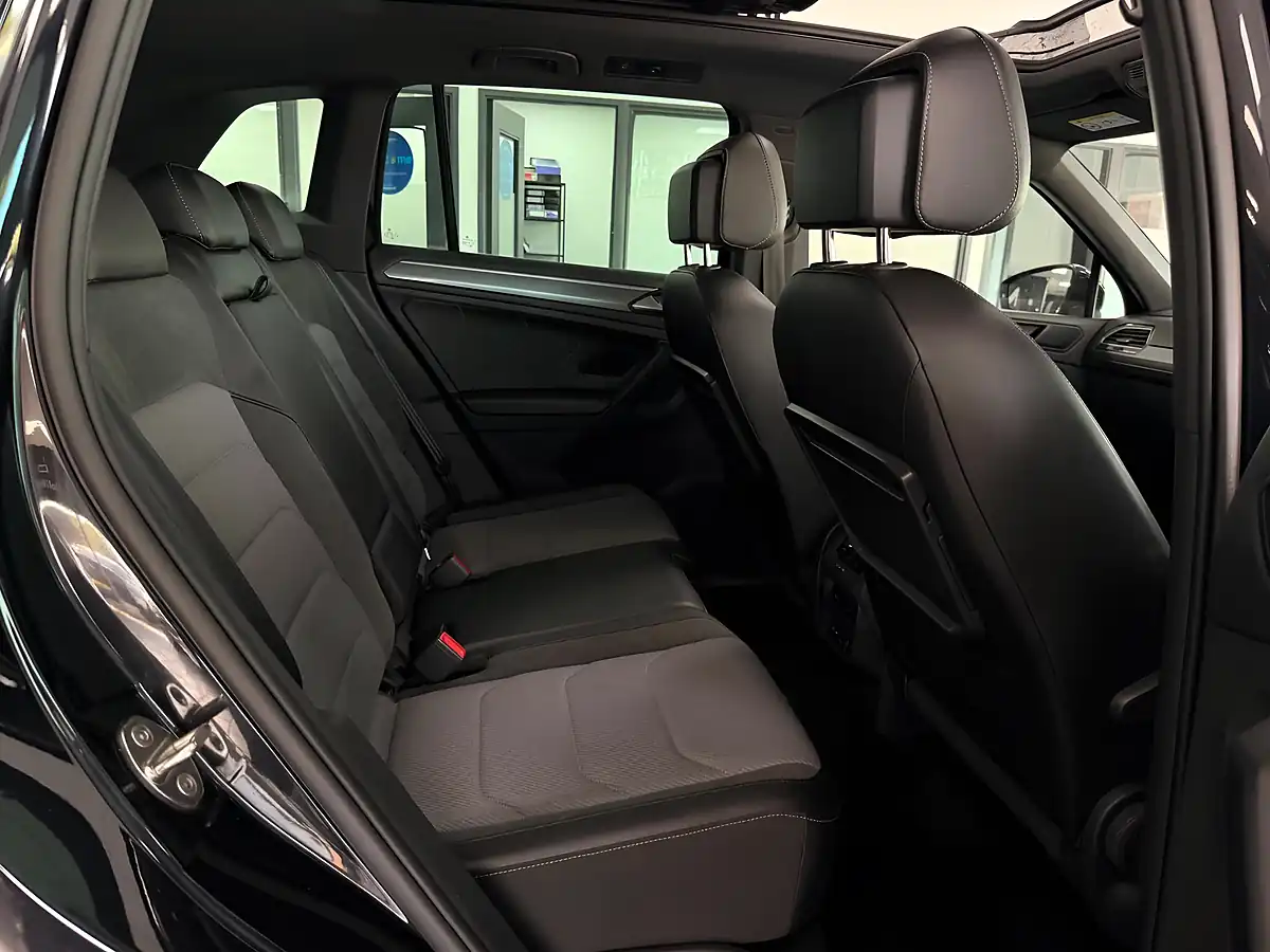 Used 2019 Volkswagen Tiguan R-Line Tech Black - Interior and Exterior details 16