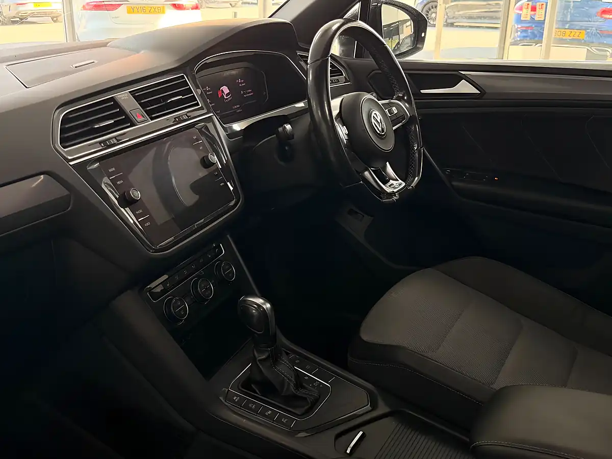 Used 2019 Volkswagen Tiguan R-Line Tech Black - Interior and Exterior details 20