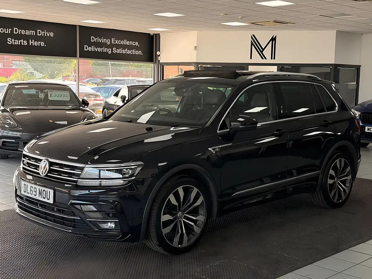 Used 2019 Volkswagen Tiguan R-Line Tech Black - Interior and Exterior details 4