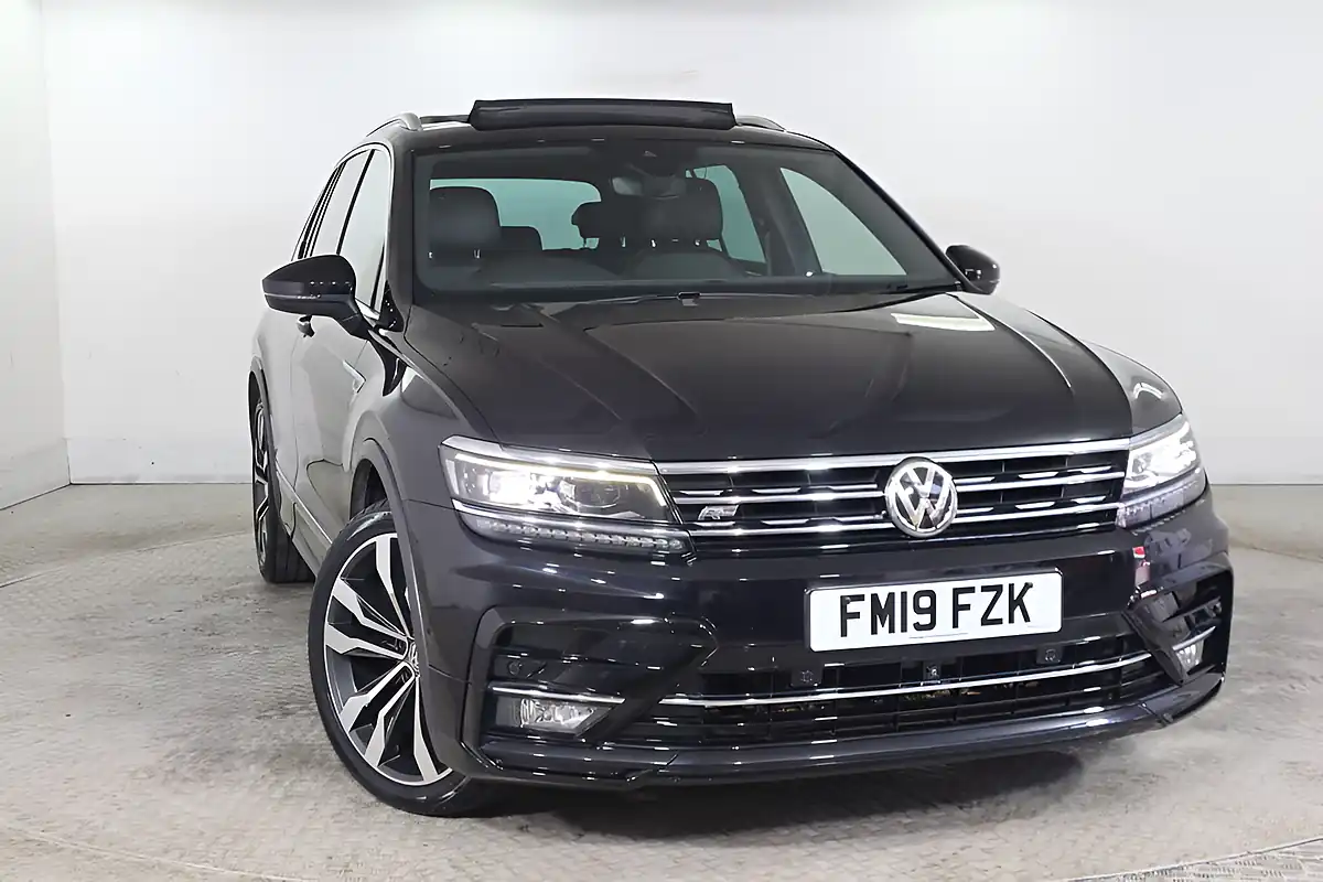 Used 2019 Volkswagen Tiguan R-Line Tech Black - Front View
