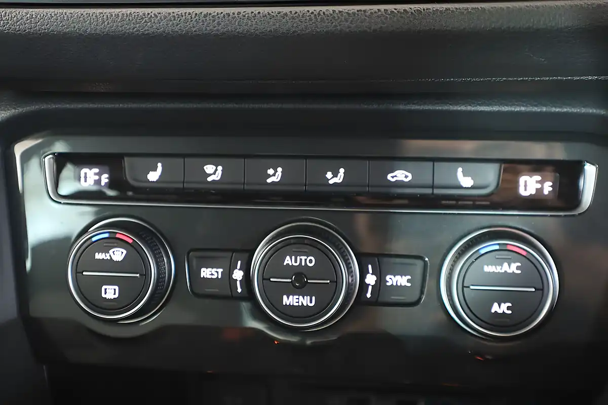 Used 2019 Volkswagen Tiguan R-Line Tech Black - Interior and Exterior details 15