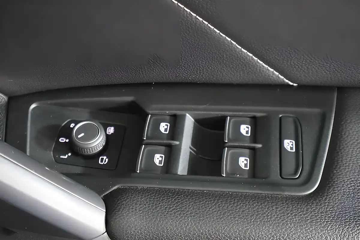 Used 2019 Volkswagen Tiguan R-Line Tech Black - Interior and Exterior details 19