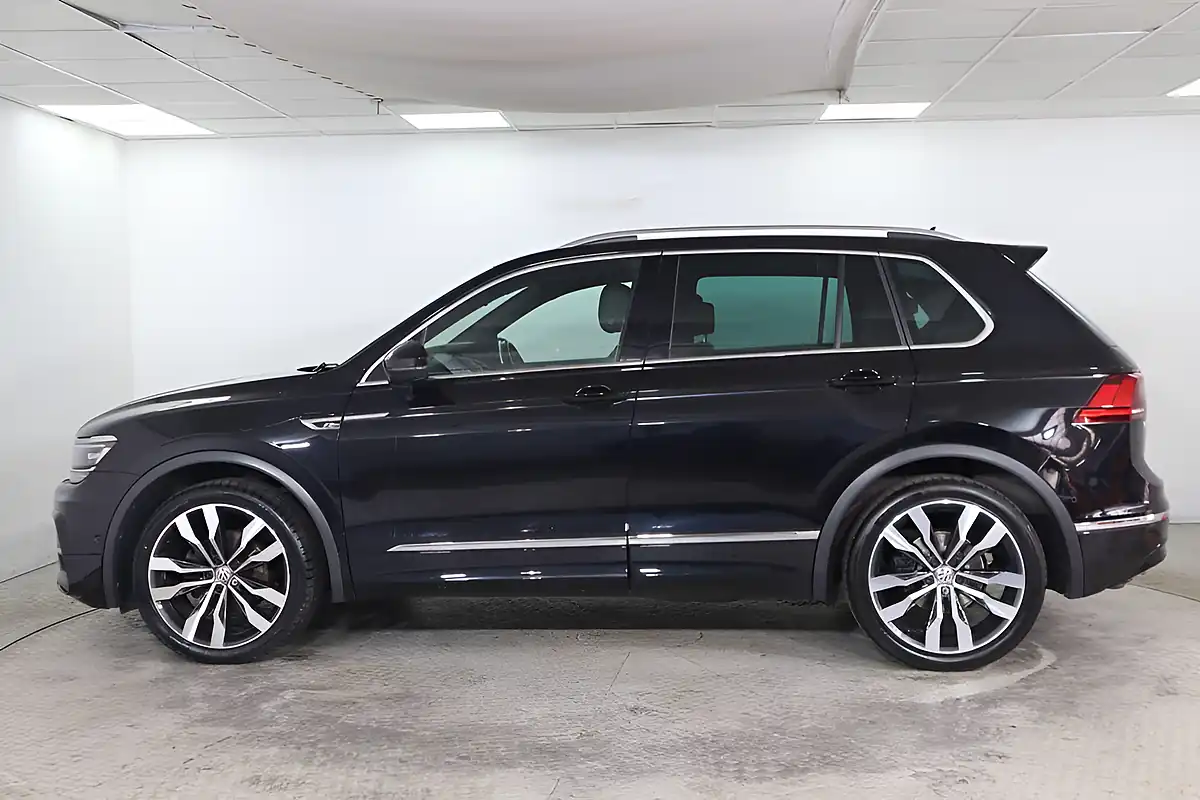 Used 2019 Volkswagen Tiguan R-Line Tech Black - Interior and Exterior details 8