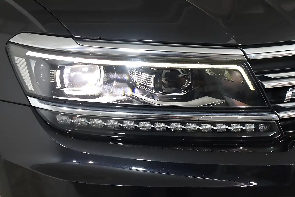 Used 2019 Volkswagen Tiguan R-Line Tech Black - Interior and Exterior details 9